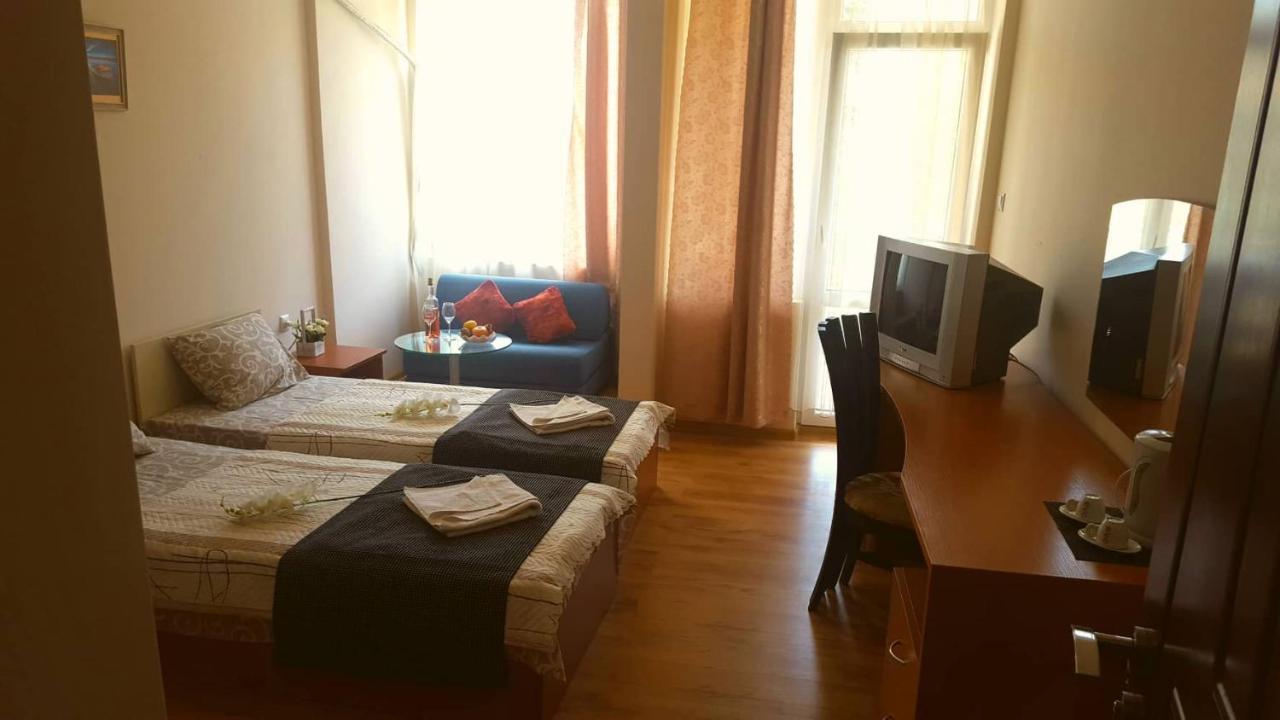 Family Hotel Solar Central Pantai Sunny Bagian luar foto