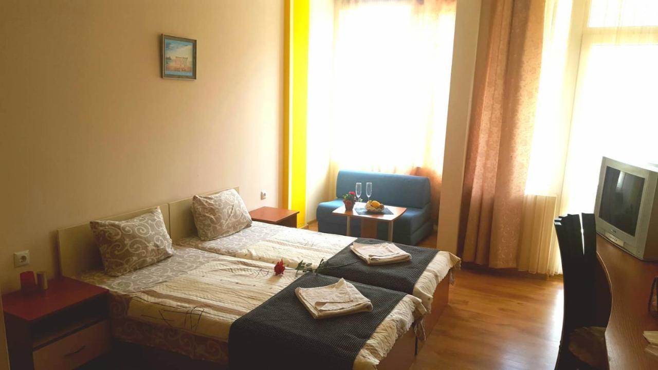 Family Hotel Solar Central Pantai Sunny Bagian luar foto