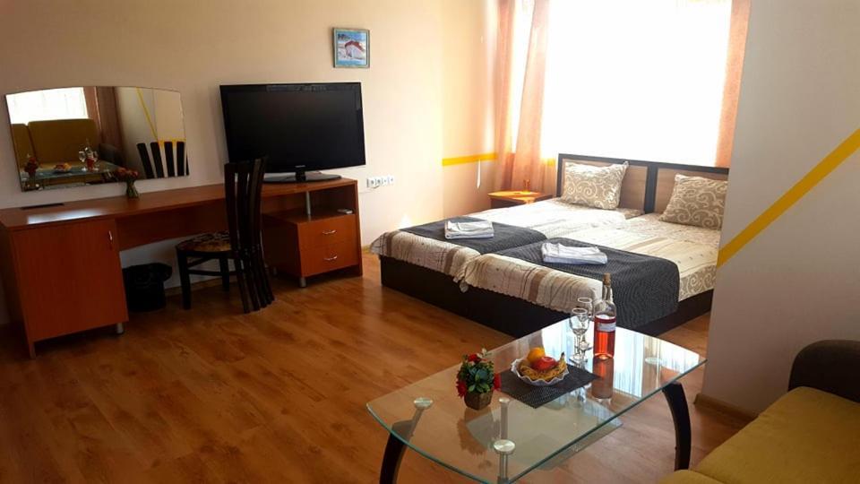 Family Hotel Solar Central Pantai Sunny Bagian luar foto